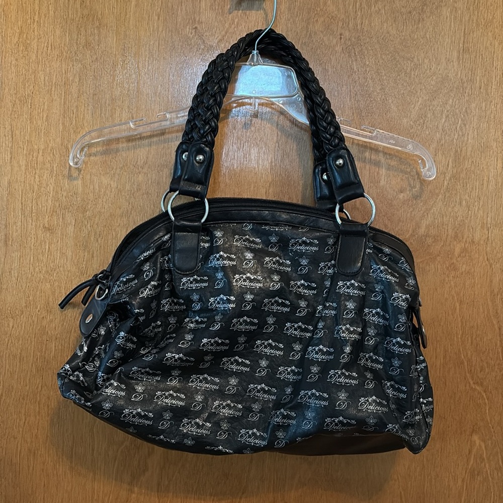 Delicious Y2K Vintage Black and Silver Shoulder Bag with Braided Handles - Picture 4 of 16